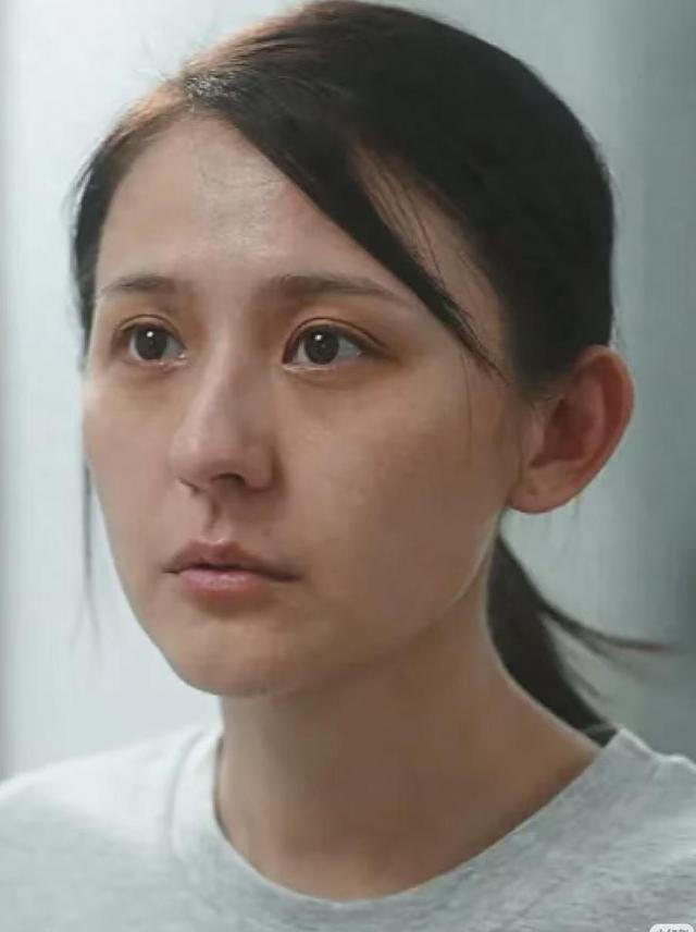 张艺谋也没想到，39岁“未婚生子”的热依扎，已走上另一条上坡路