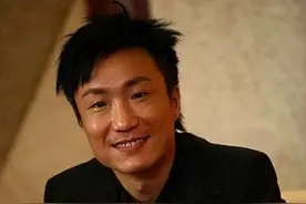 从“乐坛太子基”到“身负案底”，郑中基经历了什么呢？图片