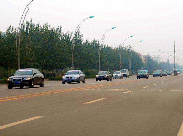 宁夏旅游：从沙漠绿洲到贺兰山岩画揽胜（图）