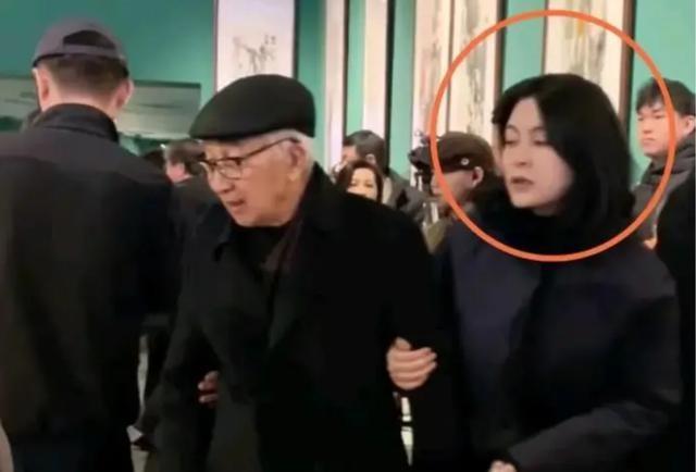 知名演员嫁大44岁老艺术家，现丈夫91岁垂垂老矣，她47岁貌美如花