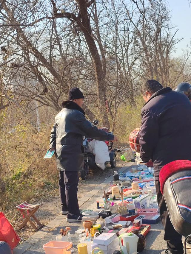 记录德州:岔河河堤上的大集,人山人海,异常热闹