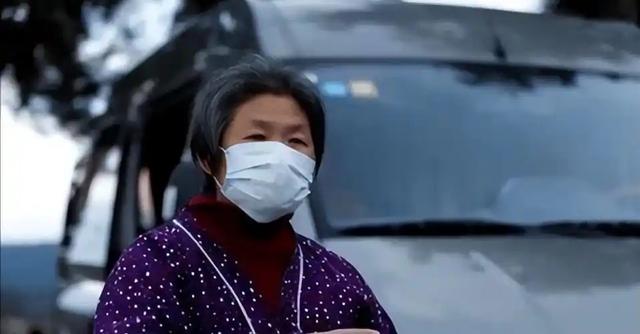 71岁上海老太卖房自驾游10年，不留给子孙一分钱，如今怎么样了？