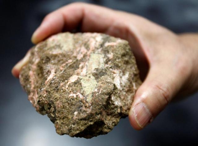 高市报复开始，数十国围攻中国	，特朗普下令，180天内拿下胜利