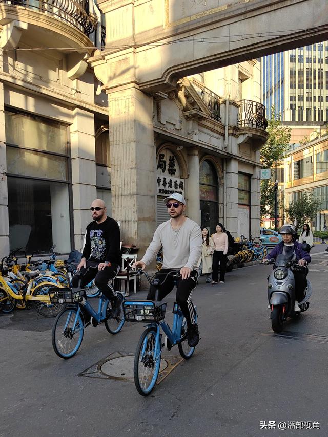 冬日暖阳里的上海街景