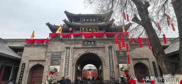 汉服古韵迎佳节 别样三八绽芳华——万荣李家大院妇女节人气火爆