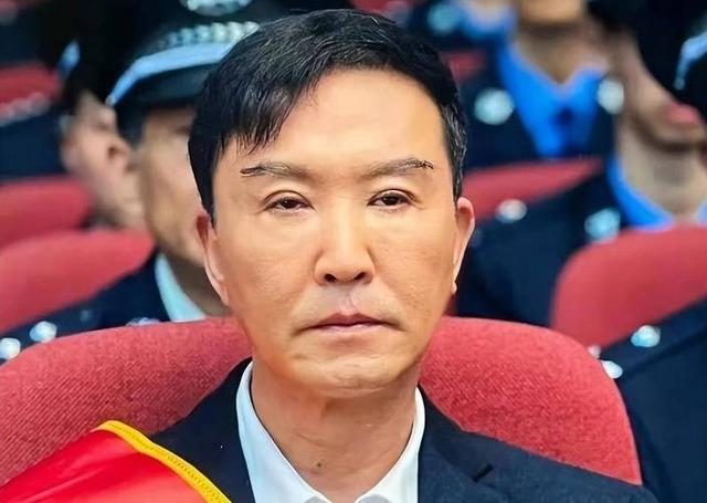 明明演技一般，却被捧成“老戏骨”，这12位演员终于现出原型了？