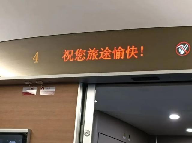 “窝囊旅游三件套”爆火！网友：朋友圈可以丢人，但体验感要拉满