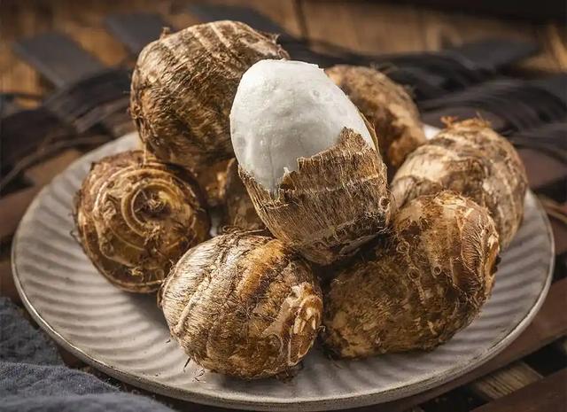 医生研究发现：经常吃芋头的人，用不了多久，肠胃或有这7个变化