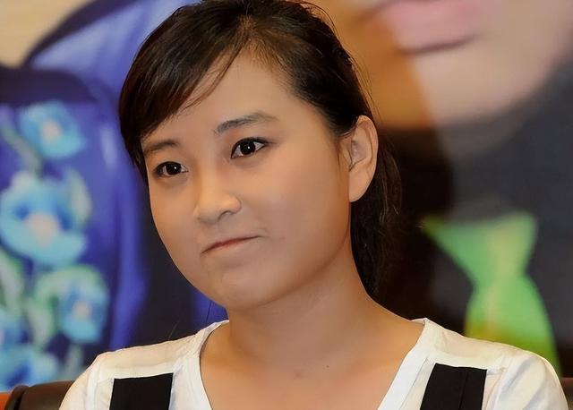 退出春晚解散公司，被“综艺”开除	，44岁贾玲近况曝光，面相变了