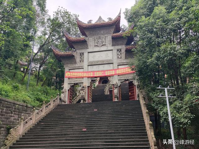 爬宜宾白塔山，东山之巅俯瞰三江美景，古城墙曾留下抗蒙故事