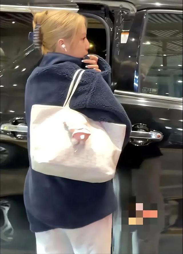 胃癌传闻真相大白半年，49岁赵薇再迎坏消息	，连累的何止闺蜜李湘