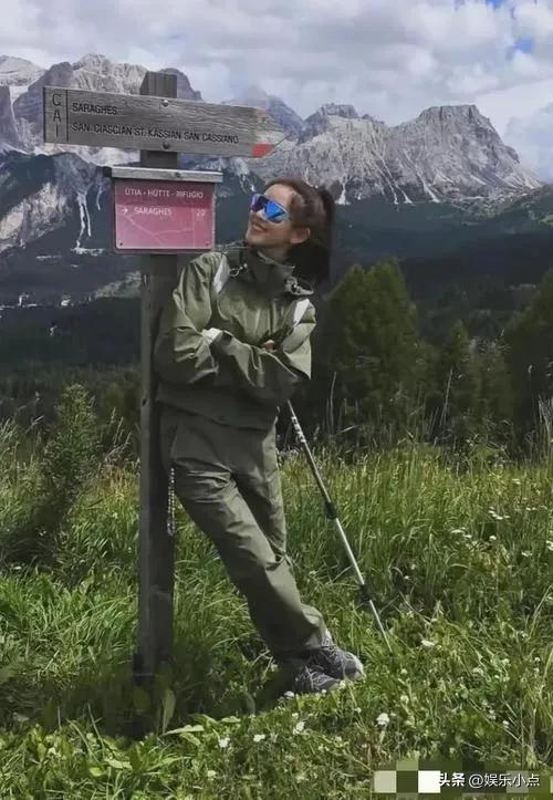 31岁带三娃还能说走就走?章泽天的登山照,戳中多少妈妈的痛点