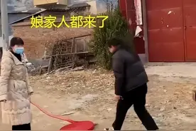 河南一女子离婚，娘家人去婆家放鞭炮接回？村里人：丢脸丢大了图片