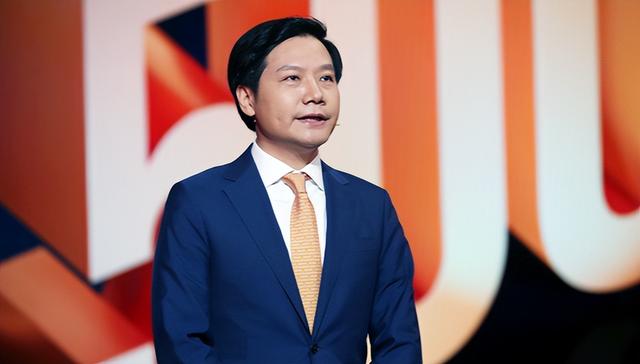 风向变了？官媒接连锐评，没给雷军留一丝体面，董明珠话有人信了
