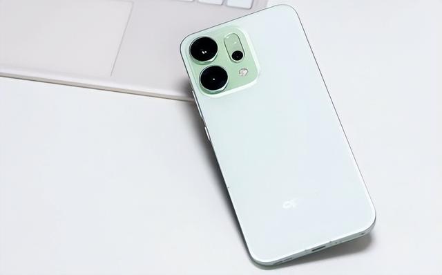 OPPO Reno15全配置曝光，2亿三摄+6200mAh诚意拉满
