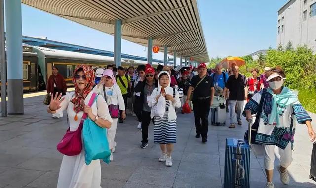 银发旅游消费升级！老年人放弃低价团改住五星酒店，消费观转变