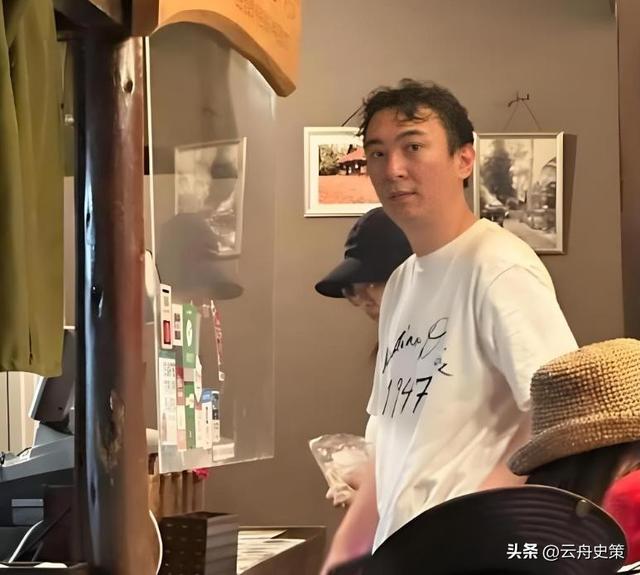 王思聪曝猛料！点名某女网红是外围女，7天20W！还把对方账号晒出