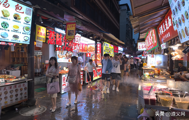 悦•遵义｜夜游红花岗才懂的快乐：古巷美食+文创打卡，游客：这就是“遵义味道”