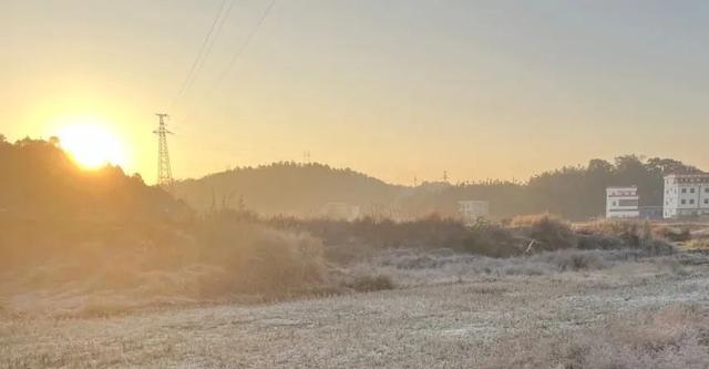 怀集诗洞镇,冬霜成景!
