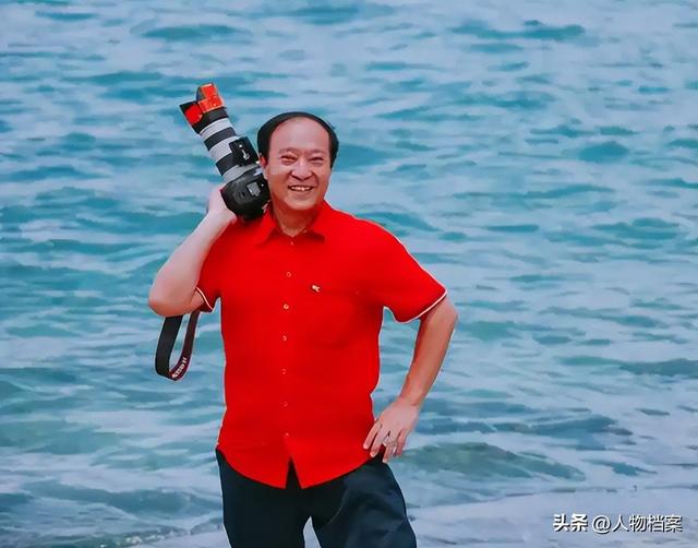 冯巩也没想到，家产尽失的牛群，如今终于找到了晚年的“依靠”