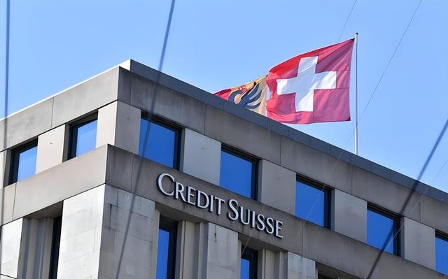 历史开了个玩笑，先倒下的不一定是乌克兰，而是百年中立的瑞士？