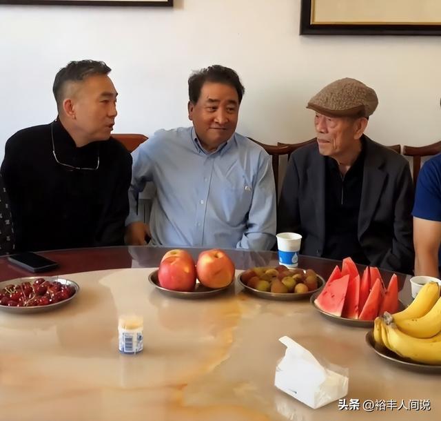 姜昆一方回应！辟谣在美国过圣诞节，视频为拼接，人在国内录节目