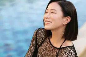 “收视女王”佘诗曼图片