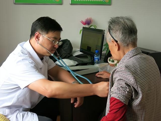 天冷坚持戴帽子的人，用不了多久，身体或出现6大变化