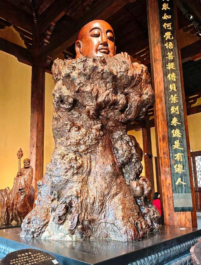 参观根宫佛国博物馆