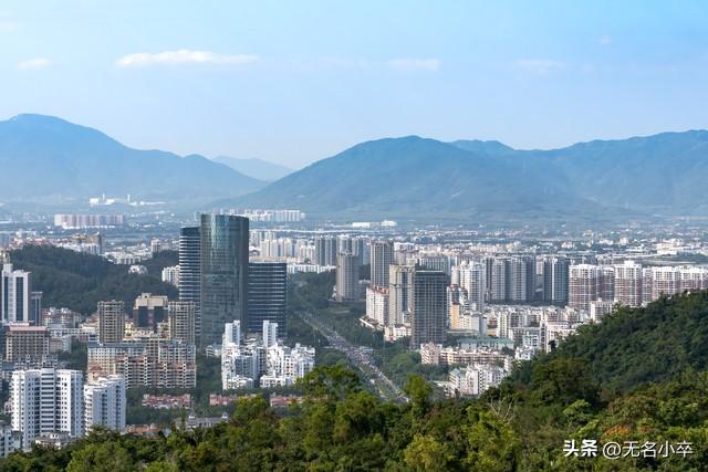 三亚和北海都去旅居过，实话实说，两者对比，我更喜欢北海这里