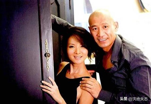 吃里扒外！定居美国13年，回国捞金惨遭“驱逐”，52岁活成了笑话