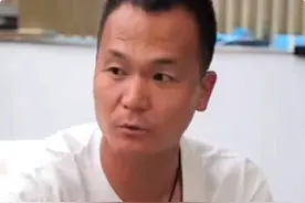 墙倒众人推！网红潘宏被曝踩儿子头合影，曾因故意伤害判刑一年图片