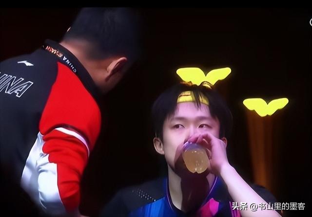 王皓憔悴苍老，两鬓发白，全力托举王楚钦，自己的两个儿子顾不上