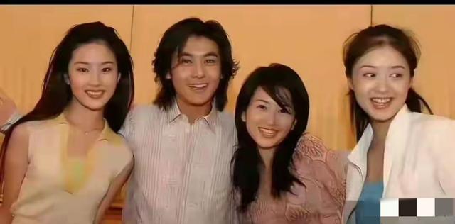 当年蒋欣才19岁，刘亦菲才15岁	，不得不说美女真是从小美到大