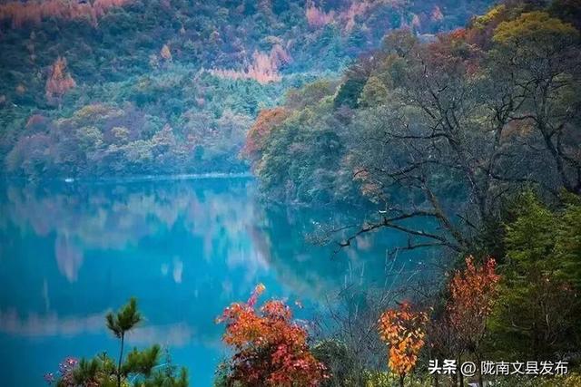 文县天池的秋，是上帝打翻的调色盘！