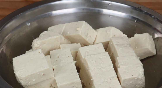 这才是豆腐最正确的做法，开胃下饭又解馋，比吃红烧肉还过瘾