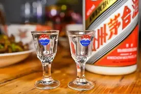 茅台员工透露：买茅台时送的2个小酒杯，压根就不只是用来喝酒的图片