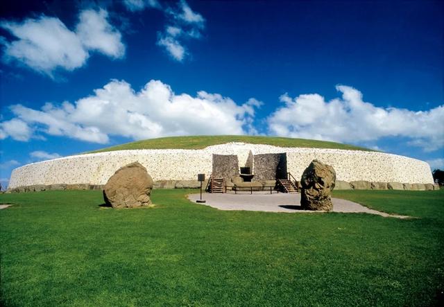 雨伴诗篇降！曼坎・马甘月忌仪式	，乌斯内赫山聚追思人