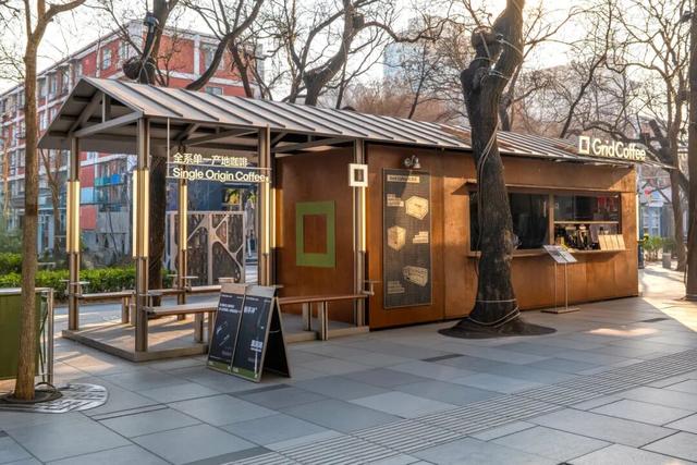 北京速度变慢？三里屯街头换脸，市民遛弯成热潮，漫步时代来临