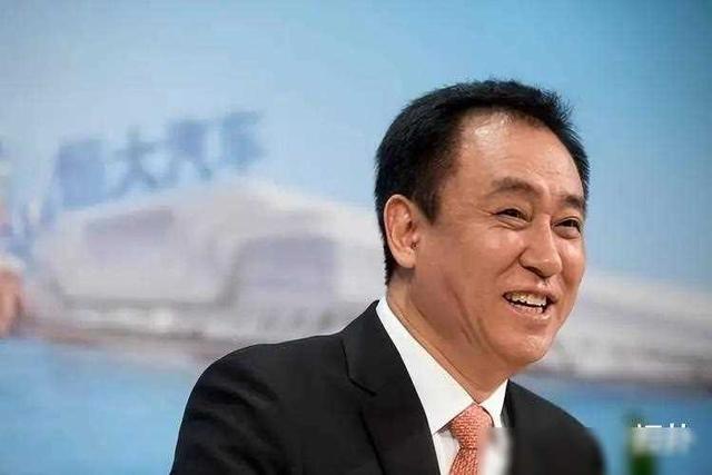 地产豪门的接班人，杨惠妍资产缩水上千亿，许鹤腾跟着父亲被捉了