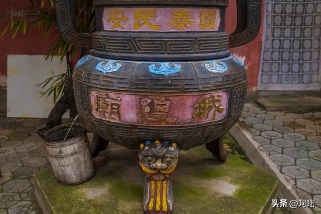 天水有座娘娘庙很有意思,不仅内藏石佛寺山门,还是山寨版纪信祠