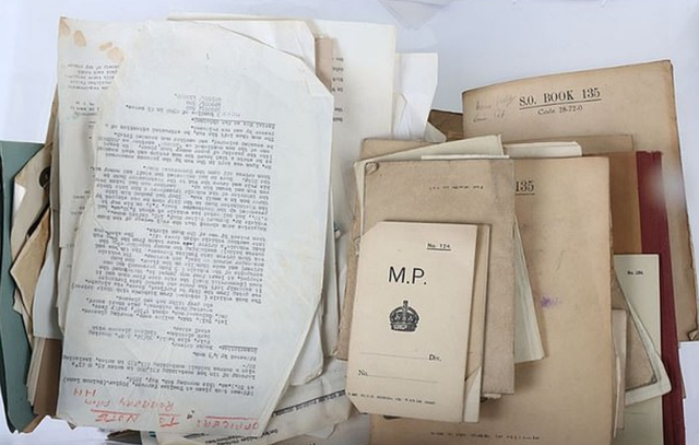 英国火车大劫案档案60年后首次曝光，劫匪车辆及成捆钞票面世