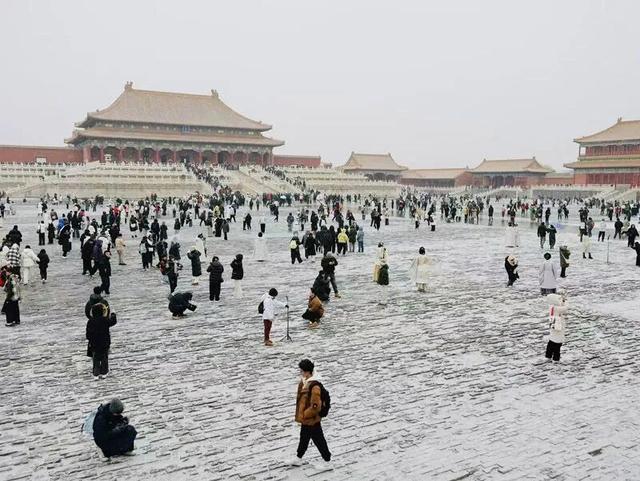 北京已达初雪标准，故宫解锁限定雪景