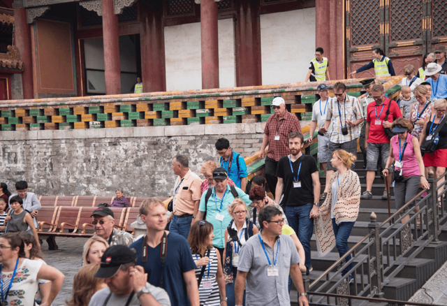 大量外国游客到访北京，拿着旅游签证却不去任何景区，那来干啥？