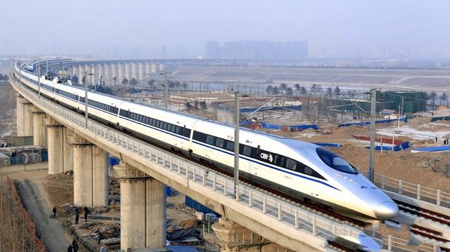 中国高铁为何放着平地不走，而选择建造高架桥？