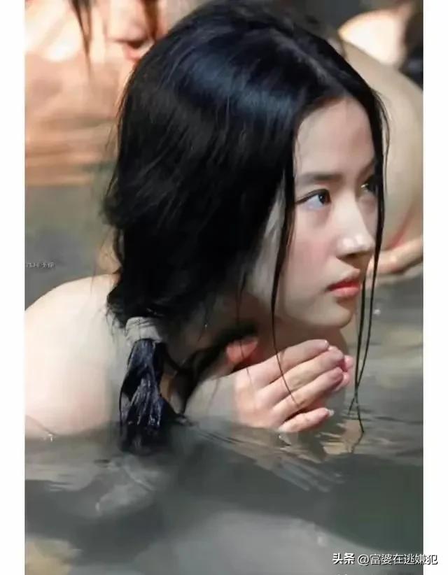 全网疯传！刘亦菲泳装照炸场，40+身材比20岁少女还绝，仙女实锤