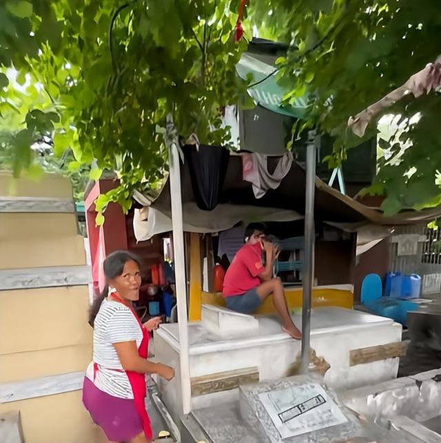 探秘菲律宾"活死人区"，棺材上睡觉做饭，小孩这里出生，白骨为伴