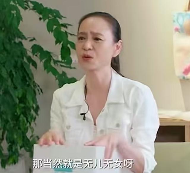 钱再多有什么用?49岁佘诗曼的现状，给不结婚不生娃的人提了个醒