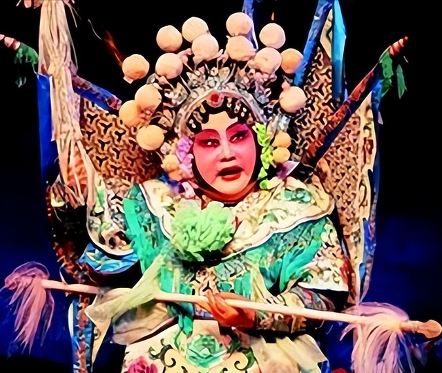 吃里扒外、永不回国？带30名演员留美不归，如今年过花甲归来