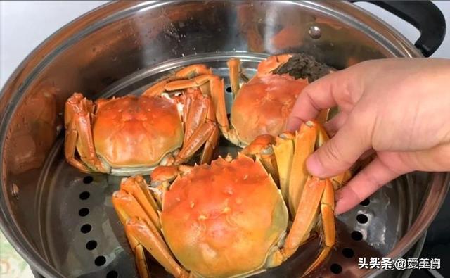蒸螃蟹要多长时间才熟？牢记3个时间点，不掉腿不流黄，蟹肉鲜嫩